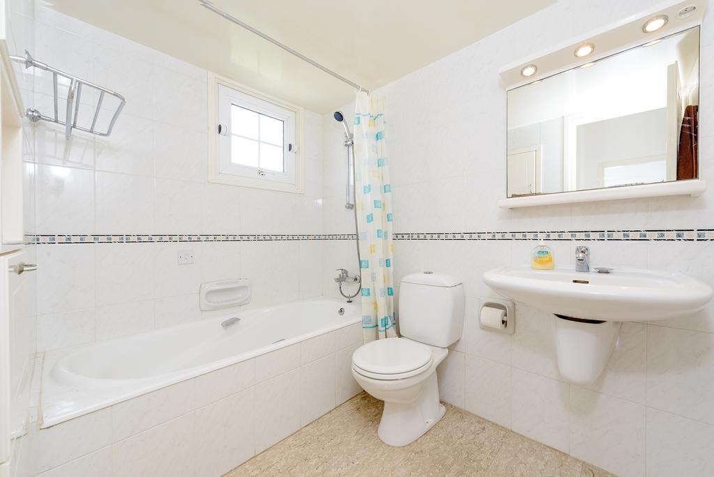 Merab Center Villas Айя-Напа Номер фото