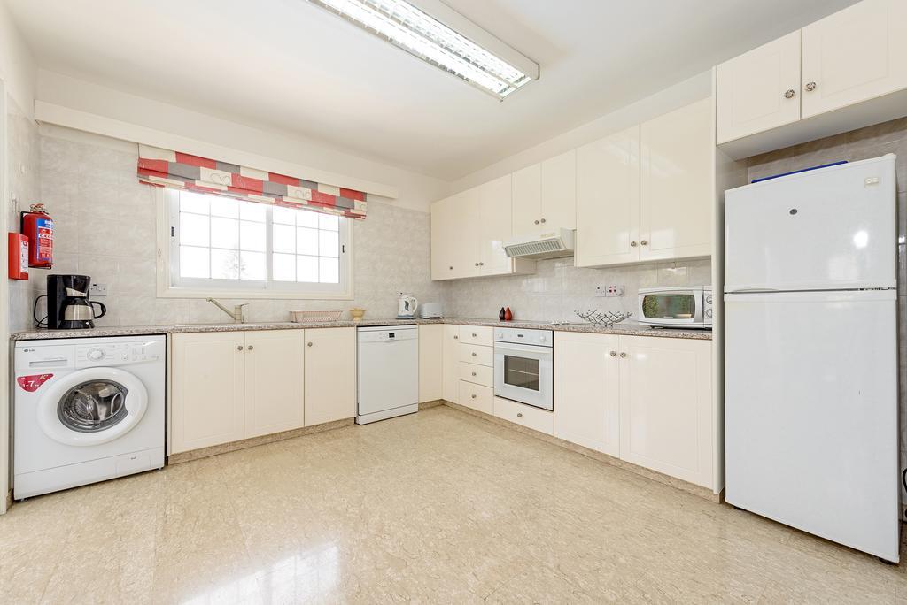 Merab Center Villas Айя-Напа Номер фото